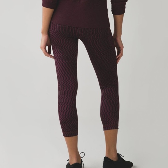 Lululemon Wunder Under Crop Hi-Rise Leggings - Picture 2 of 11